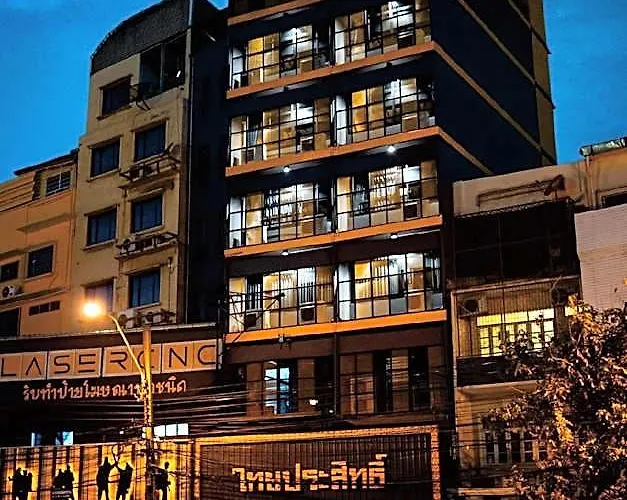 22 - Near Chinatown Hotel 3*